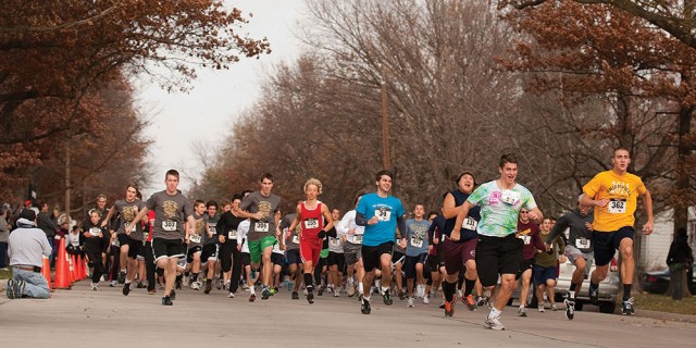 Participants in the 20th annual Howard Hustle begin the race during Thanksgiving Weekend. Pictured in front from left are prospective students Jared Wedel (Hesston, Kan.), Joshua Troyer (Goshen, Ind.), Nick Woodward (Goshen, Ind.), sophomore Stephen Quenzer (Visalia, Calif.), sophomore Andrew Penner (Fresno, Calif.), freshman Matt Hershey (Harleysville, Pa.) and prospective student Tyler Denlinger (Perkasie, Pa.).