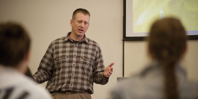 dorsing_7462 Scott Dorsing ’95 talks about the family business, Royal Ridge Fruit and Cold Storage in Royal City, Wash., with a business class. Several members of the Dorsing family were on campus for two days in January to share their knowledge with business students and the campus community during chapel.