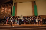 Joel Garber ’04 directs the Alumni/Student Choir at the Sunday worship service. Joel shared directing duties with his father, Ron Garber ’66.