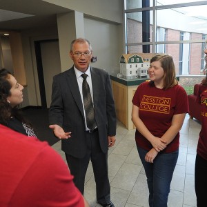 President Howard Keim visits with sophomores who serve as First-Year Experience Scholars.