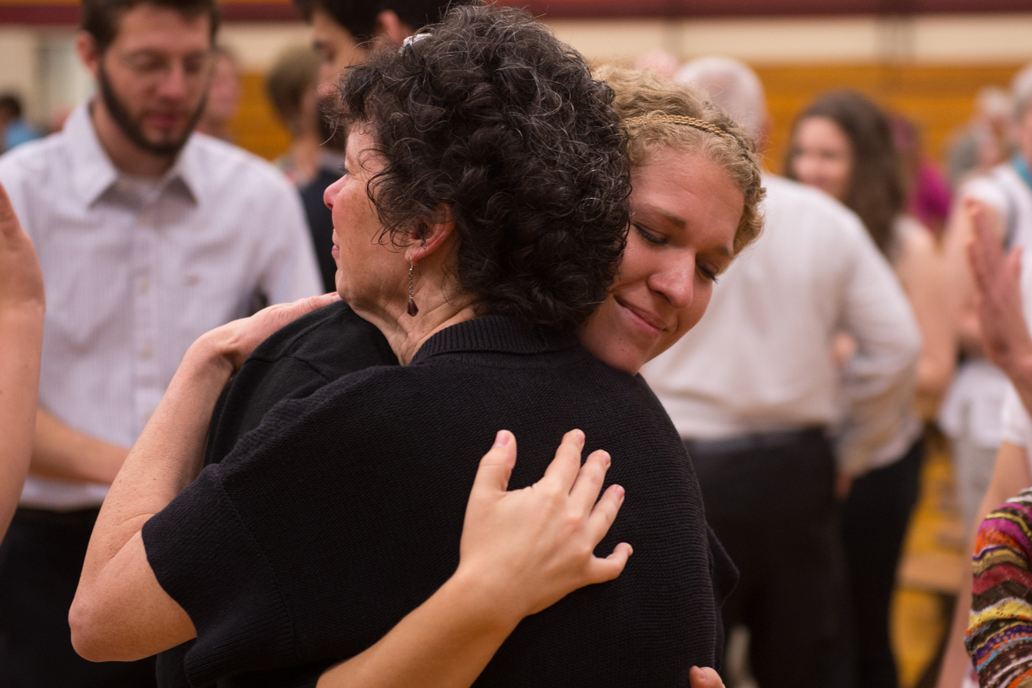 Taylor Zehr ’15 (Wauseon, Ohio) hugs Bible and ministry faculty member Michele (Schrock) ’81 Hershberger.