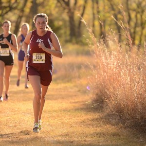 women's cross country action photo - Hannah Heidebrecht