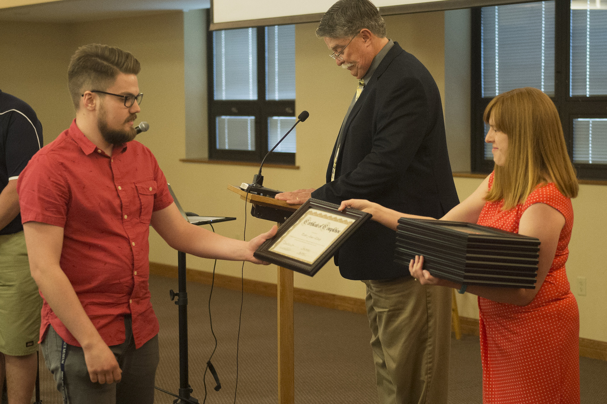 Parker Eberly ’16 (Narvon, Pa.) receives a certificate of completion for the aviation program.