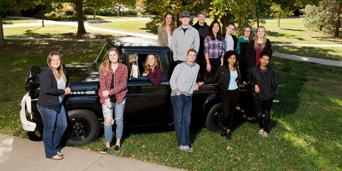 Student phoners for Hesston College phonathon