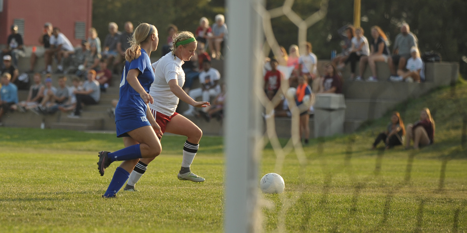Larks honor sophomores after falling to Dodge City 4-2