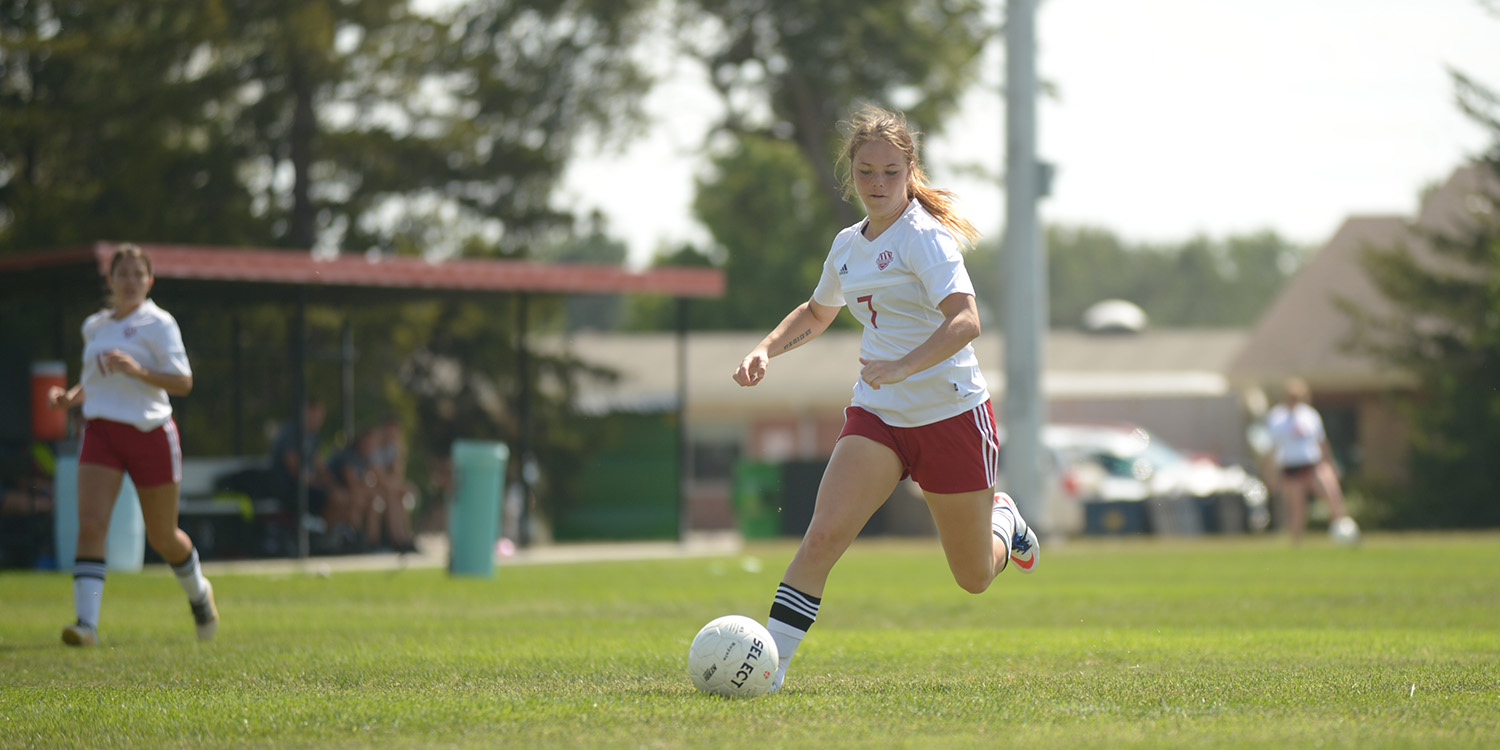 Larks honor sophomores after falling to Dodge City 4-2