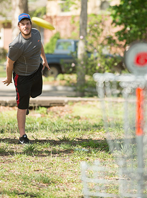 Garrett Roth ’18 takes a shot on the college’s new disc golf course.