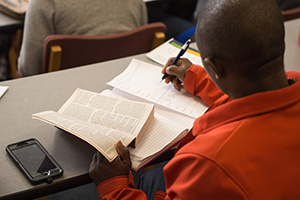 A student in Bib Lit class