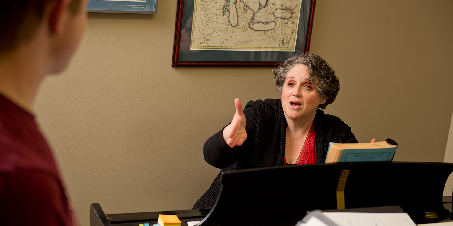 Holly Swartzendruber teaches a voice lesson