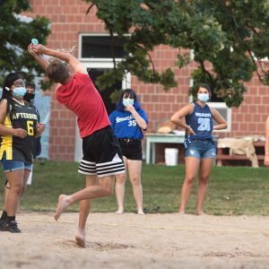 Students play water balloon volleyball during Mod Olympics, Opening Weekend 2020.