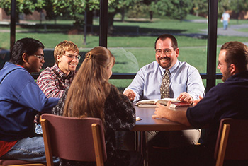 Kevin Wilder meets with students in the cafeteria during his first year at Hesston College