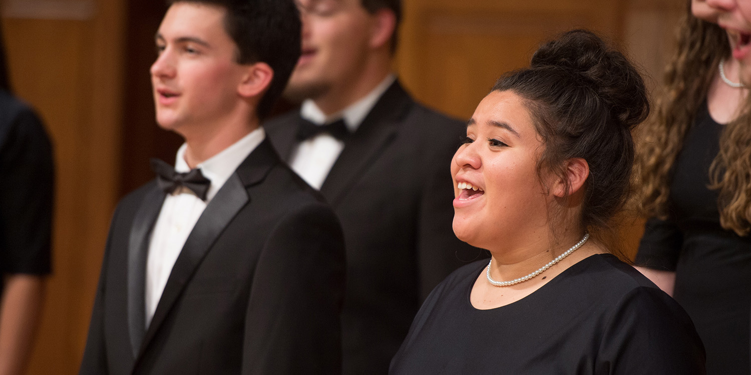 Bel Canto Singers performing