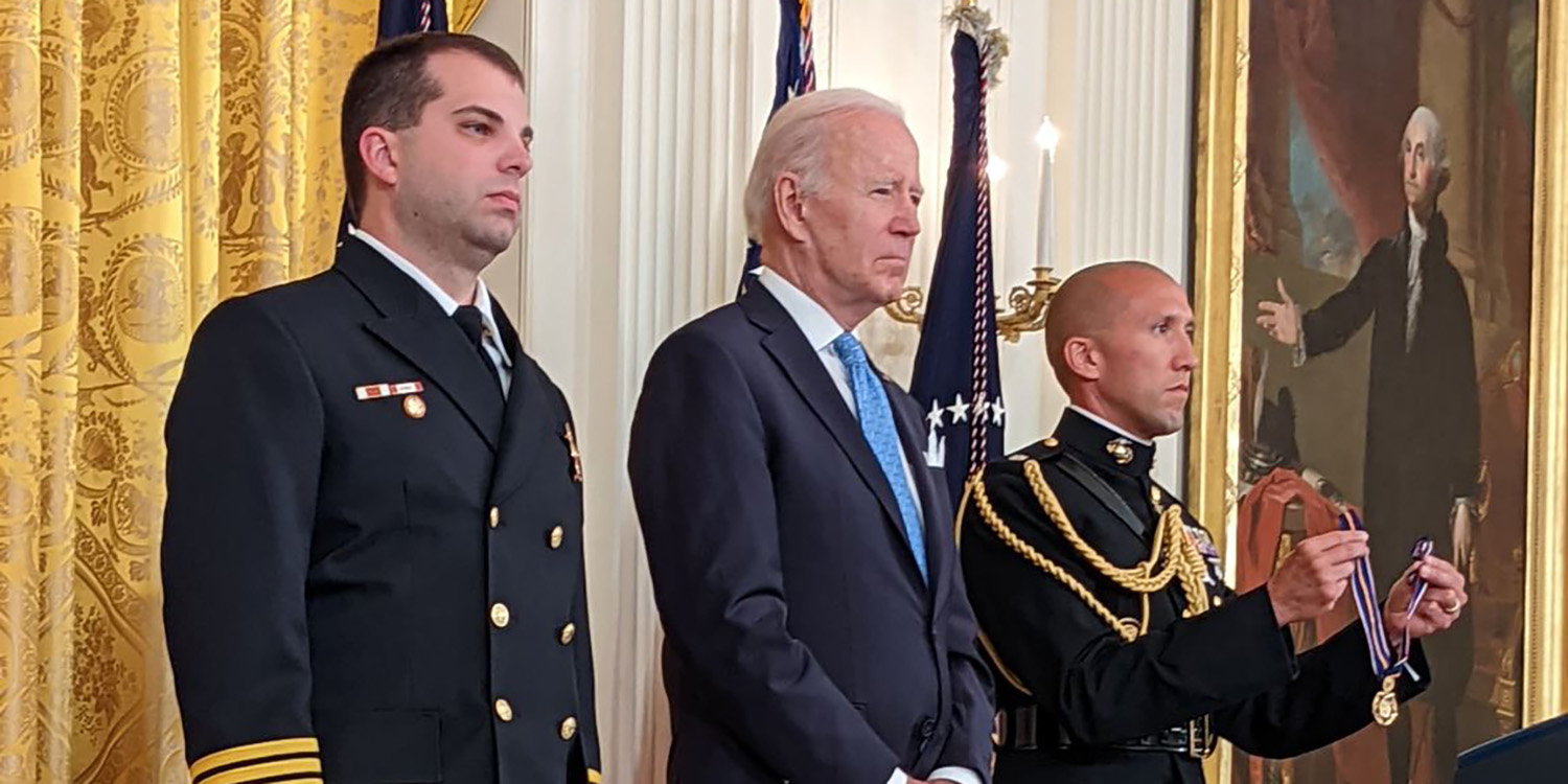Ryan Sprunger receives the Presidential Medal of Valor from President Biden.