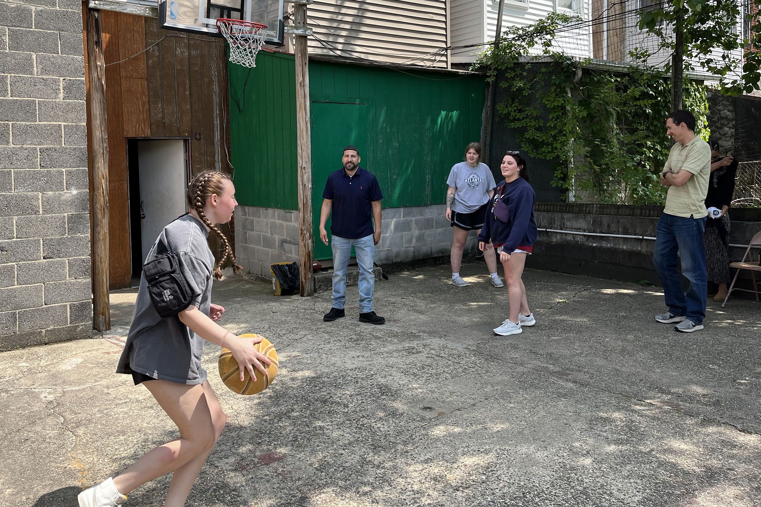 Hoops in the yard - Smilla Burklin