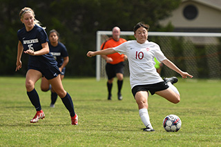 women's soccer action photo - Kira Kumada shoots for the Larks